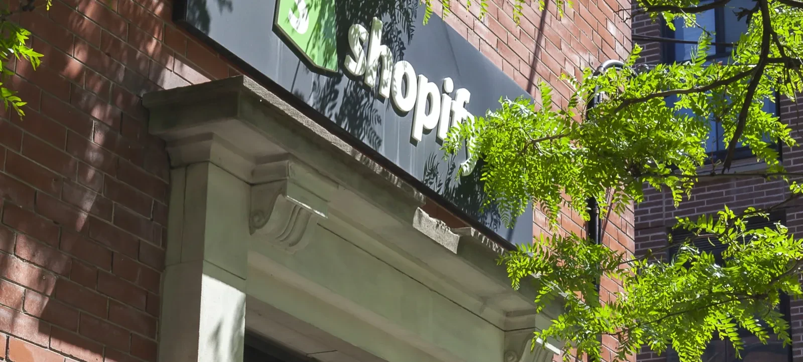 Shopify vs Shopify Plus
